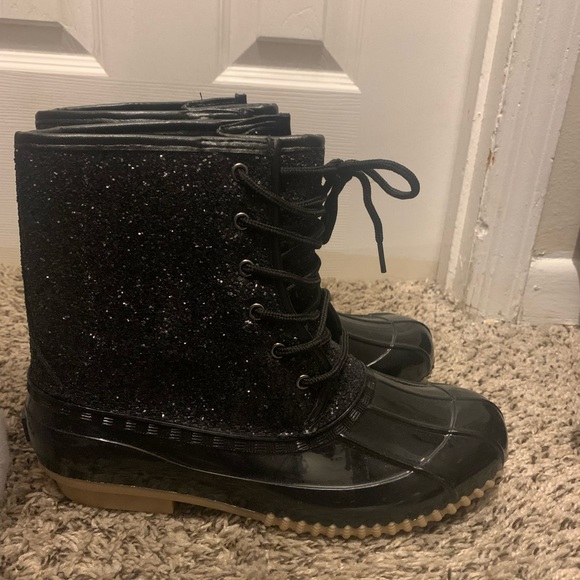 rain boots? - Picture 5 of 5